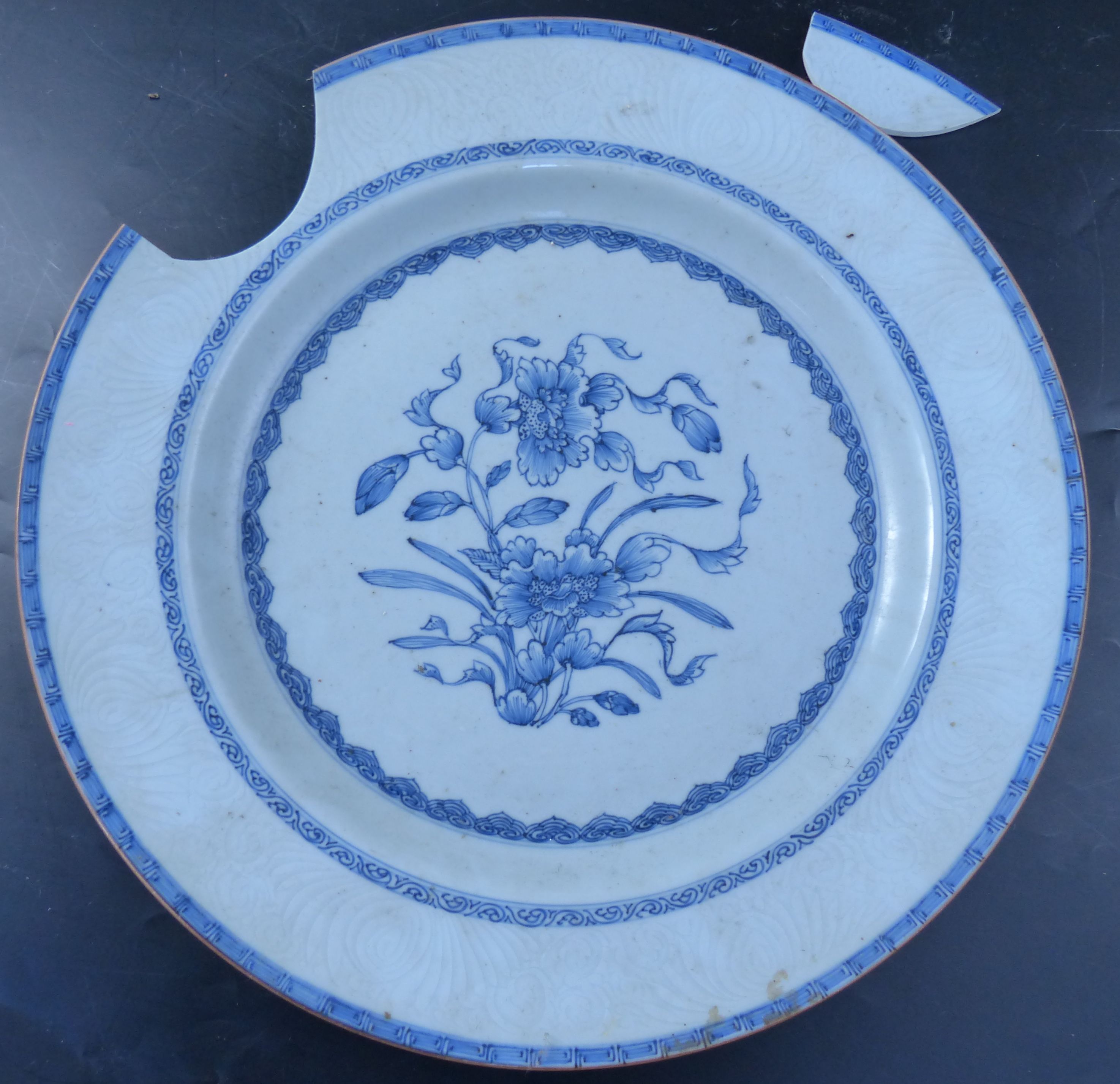 A group of eight assorted Qianlong plates and dishes, largest 39cm (a.f.)